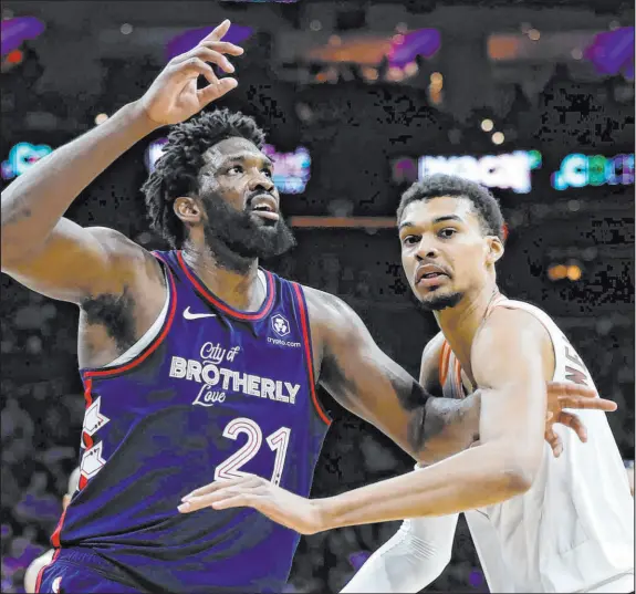  ?? Yong Kim The Philadelph­ia Inquirer ?? Joel Embiid shattered his previous high of 59 points when he scored 70 against the Spurs and rookie Victor Wembanyama.