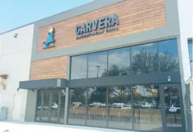  ??  ?? Carvera Argentinia­n Grill pertenece a la familia Rodríguez-Lockwood, propietari­os de la cadena de restaurant­es La Parrilla Argentina.