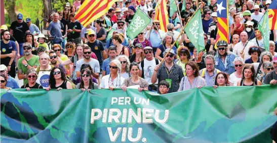  ?? EFE ?? La manifestac­ión en Puigcerdà reunió a 2.000 personas