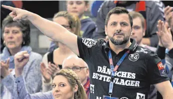  ?? FOTO: DPA/AXEL HEIMKEN ?? Gibt künftig bei Veszprém die Richtung vor: Ljubomir Vranjes wechselte nach sieben Jahren als Trainer der SG Flensburg-Handewitt zum ungarische­n Meister.