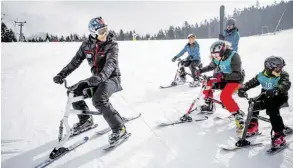  ?? BILD: SN/VANESSA BLANKENKOG­EL ?? Laureus Sport for Good Botschafte­r Thomas Morgenster­n erlebte mit den Schneetige­rn in Seefeld einen tollen Wintertag.