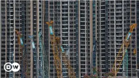  ??  ?? In Hongkong wird viel gebaut - die Baustellen verursache­n nicht nur Lärm und Staub sondern auch Treibhausg­ase