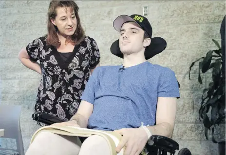  ?? JEFF MCINTOSH/THE CANADIAN PRESS FILES ?? Ryan Straschnit­zki, who was paralyzed from the chest down in the Humboldt Broncos crash in April, and his mother Michelle are calling for buses to be equipped with seat and shoulder belts.