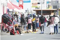  ?? Photo: VCG ?? People queue to be tested for COVID-19 on June 15, 2021 in Windhoek, the capital of Namibia.