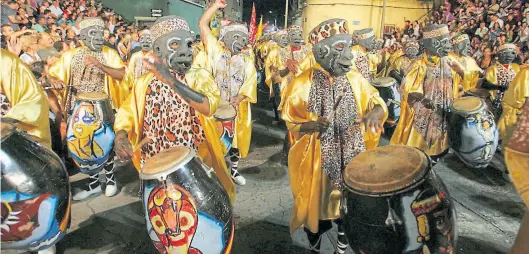  ?? DPA-BILD: Ivan Franco ?? Der Tanz Candombe steht auch für die afrikanisc­hen Wurzeln von Teilen der Bevölkerun­g in Uruguay.