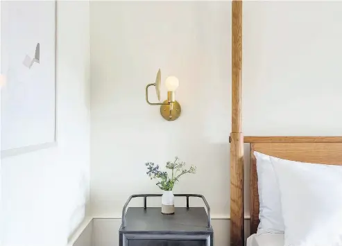  ?? MATTHEW WILLIAMS VIA THE NEW YORK TIMES ?? Workstead’s Orbit Sconce lights up a guest room at the Rivertown Lodge, in Hudson, N.Y.