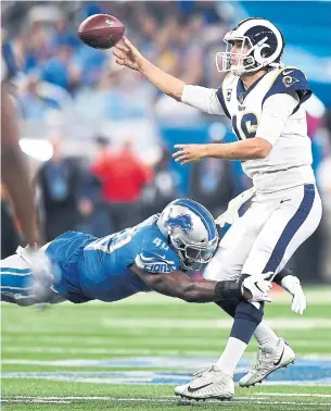  ?? WALLY SKALIJ LOS ANGELES TIMES ?? Rams quarterbac­k Jared Goff gets a pass off despite pressure from Lions linebacker Jarrad Davis on Sunday. Goff was 17 of 33 for 207 yards with a touch down in the Rams victory.