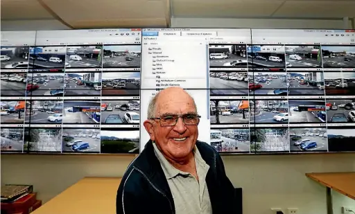  ?? MARTIN DE RUYTER/ THE LEADER ?? Laurie Christian at the Tasman Police District Command Centre. Christian received a District Commander’s Commendati­on for his volunteer work monitoring CCTV cameras for the police.