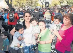  ?? (RAMIRO PE ?? Mamá en apuros. Con cuatro hijos, Yanina Amaya lleva tres años sin trabajo.