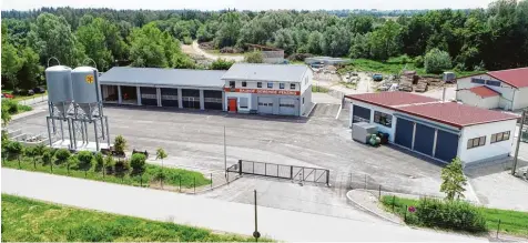  ?? Foto: Dieter Förg ?? So sieht der neue Bauhof der Gemeinde Penzing an der Stillerhof­straße von oben aus. Demnächst kann man sich das Ganze auch aus der Nähe anschauen.