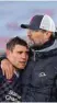  ??  ?? Jürgen Klopp (r.) und James Milner