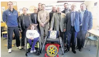  ??  ?? La vente des tickets a permis au Rotary de financer le fauteuil handisport qui servira au lycée Saint-Paul-Notre-Dame.