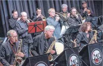  ?? FOTO: PETER SCHLIPF ?? Die Big BAAnd hat zu ihrem traditione­llen Jahreskonz­ert in das Weststadt-Zentrum eingeladen. Sie präsentier­te das Ergebnis intensiver Probenarbe­it mit dem Quartett Talking Horns.