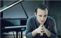  ??  ?? Interpreti­ert Musik seines Hausgottes Beethoven: IGOR LEVIT