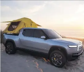  ??  ?? The Rivian R1T pickup features a futuristic design and a 640-km range.