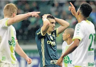  ?? DANIEL TEIXERA/ESTADÃO ?? Decepção. Principal esperança da torcida, Moisés é o retrato da fase atual do Palmeiras