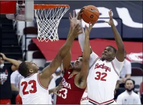  ?? PAUL VERNON — THE ASSOCIATED PRESS ?? Indiana forward Trayce Jackson-Davis, center, reaches for a rebound between Ohio State forward Zed Key, left, and forward E.J. Liddell on Feb. 13in Columbus.