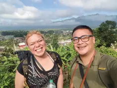  ??  ?? CEBUANO journalist Jude Bacalso and this writer