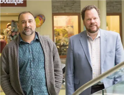  ?? Photo : Gavin Boutroy ?? Daniel Lussier, le directeur général de la Corporatio­n catholique de la santé du Manitoba et Bruce Roe, le président-directeur général de l’Hôpital Saint-Boniface.