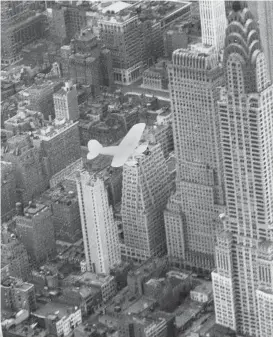  ?? FOTO: AP/NTB SCANPIX ?? 1933: Amerikaner­en Wiley Post i sitt fly Winnie Mae of Oklahoma var den første i verden til å fly alene rundt jordkloden. Her over New York.