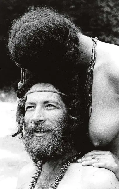  ?? FOTO GETTY IMAGES ?? Láska ve vzduchu. Statisícům hippies ve Woodstocku nevadil déšť ani bláto. Hudba, drogy a ideály je zcela pohltily.