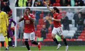  ??  ?? Edinson Cavani salutes the Manchester United fans after scoring a sensationa­l opening goal against Fulham. Photograph: Tom Jenkins/The Guardian