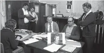  ?? Photo: The Chronicle Archives, 1976 ?? DETERMINED: An historical photo of police investigat­ing the murder of Sydney nurses Lorraine Wilson and Wendy Evans whose brutal deaths have become part of Toowoomba folklore and remain part of modern memories.