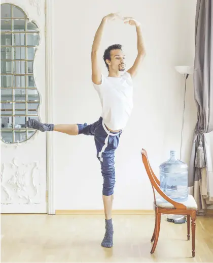  ?? PHOTOS: KSENIA IVANOVA/THE WASHINGTON POST ?? Adrian Mitchell does ballet at home, where jugs of water on chairs serve as a makeshift barre.