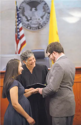  ?? ADOLPHE PIERRE-LOUIS/JOURNAL ?? Judy Nakamura presides over the 2016 Valentine’s Day wedding of Raven Lucero and Michael Couch at Metropolit­an Court.