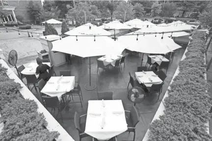  ?? COMMERCIAL APPEAL ?? Southern Social in Germantown with outdoor seating for diners, one of our picks for top outdoor patios. JOE RONDONE/THE