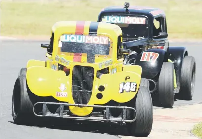  ?? Picture: Tony Alves ?? CLOSE FIGHTING. Current championsh­ip leader Anro Stadler and Richard Upton should be front runners in the INEX Legend races.