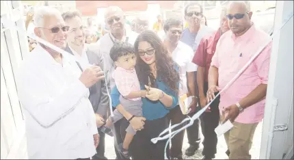  ??  ?? Minister of Agricultur­e Noel Holder (at left) along with other officials helps to cut the ribbon on the newly-commission­ed Enmore drainage pump station. (Terrence Thompson photo)