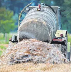  ?? FOTO: DPA/PATRICK PLEUL ?? Die Dünger aus Biogasanla­gen haben Plastikant­eile weit unter dem Grenzwert.