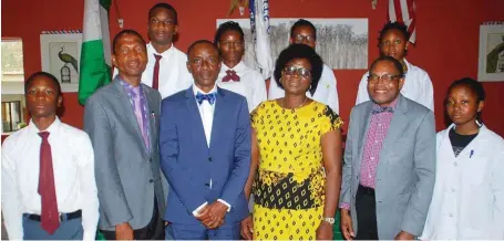  ??  ?? L-R: Mr. Salaman Olukayode, Mr. Jibola Ogundipe, Prof. Olabisi Adejumo and Mr. Gbadebo Adeyeye, with some students during a seminar on career goal organised by Crown Heights College, Ibadan... recently