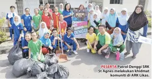  ??  ?? PESERTA Patrol Denggi SRK St Agnes melakukan khidmat komuniti di ARK Likas.