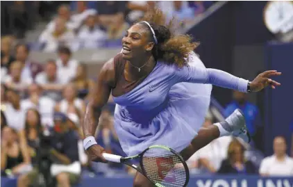  ?? MATTHEW STOCKMAN AGENCE FRANCE-PRESSE ?? Serena Williams sert contre Anastasija Sevastova, en demi-finale de l’US Open.