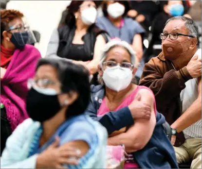  ?? XIN YUEWEI / XINHUA ?? Citizens inoculated with Sinovac COVID-19 vaccines sit in an observatio­n area at a vaccinatio­n site in Ecatepec, Mexico, on Feb 20.