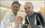  ?? FOTO:TWITTER INIESTA ?? Iniesta ayer con Mikitani