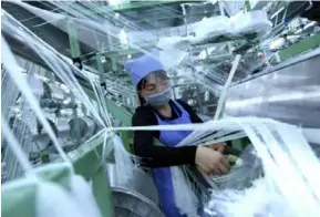  ?? VNA/VNS Photo ?? A worker operates a yarn processing line at Best Pacific Vietnam Co Ltd at the Việt Nam-singapore Industrial Park (VSIP) in the northern province of Hải Dương.