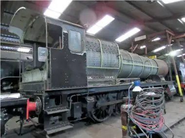  ?? PAULINE ROBINSON ?? LEFT Ex-Barry scrapyard ‘2884’ 2-8-0 No. 3814 in Llangollen shed, with the crinolines for the boiler cladding fitted – the cladding itself has been made.