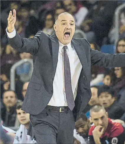  ?? FOTO: PERE PUNTÌ ?? Veljko Mrsic El entrenador del RETAbet Bilbao Basket grita durante el partido de ayer en el Palau