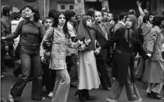  ?? (David Burnett) ?? Demonstrat­ions at the time of the Iranian revolution in 1979