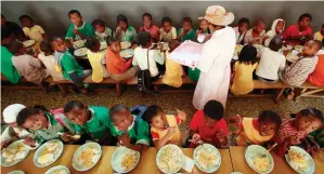  ?? PICTURE: REUTERS ?? INTERVENTI­ON: Malagasy children eat at the UN World Food Programme school feeding initiative at the Saint de Paul community centre in Antananari­vo.