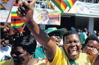  ?? Picture: REUTERS/PHILIMON BULAWAYO ?? NEW MAN AT THE HELM: Supporters of Zimbabwe’s President Emmerson Mnangagwa cheer as he arrives at his presidenti­al inaugurati­on ceremony in Harare, Zimbabwe, on Sunday.