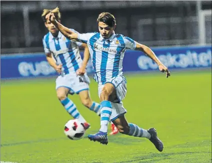  ?? FOTO: UNANUE ?? Como un tiro Näis Djouahra controla el balón en la última victoria del Sanse en Zubieta contra el Sporting B