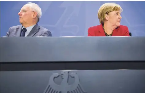  ?? FOTO: IMAGO ?? Bundestags­präsident Wolfang Schäuble sieht Bundeskanz­lerin Angela Merkel derzeit geschwächt.