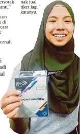  ?? Aina Syahirah ?? Ini pengalaman kali pertama saya menjadi sukarelawa­n menjual tiket bagi mencari wang perbelanja­an untuk memasuki universiti nanti.
Lepas ini saya dah serik nak jual tiket lagi”