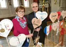  ?? Foto: Silvio Wyszengrad ?? Der Abschied von Herz Jesu fällt Barbara und Franz Götz schwer. Auf den Pfarrer und seine Schwester warten in Lützelburg neue Aufgaben.