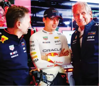  ?? GETTY ?? Max Verstappen tra Christian Horner ed Helmut Marko, le due anime dell’attuale Red Bull