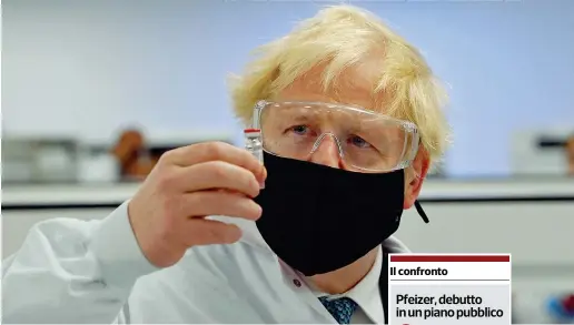  ??  ?? Leader
Boris Johnson in tenuta da laboratori­o in uno stabilimen­to dell’industria farmaceuti­ca Wolckhardt, in Galles, dove si è lavorato allo sviluppo del vaccino AstraZenec­a con l’università di Oxford (nella foto, una fiala in mano al premier). La Gran Bretagna è il Paese europeo con più morti di Covid: 59 mila dall’inizio della pandemia